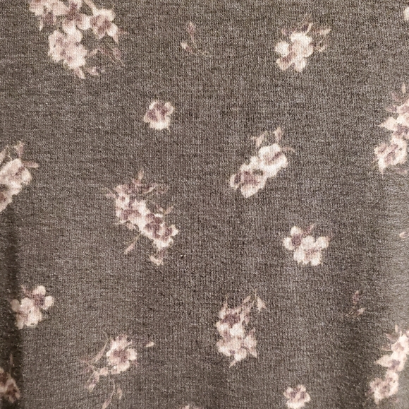 (4/$20) RW&CO Floral Long Sleeve - Picture 4 of 5
